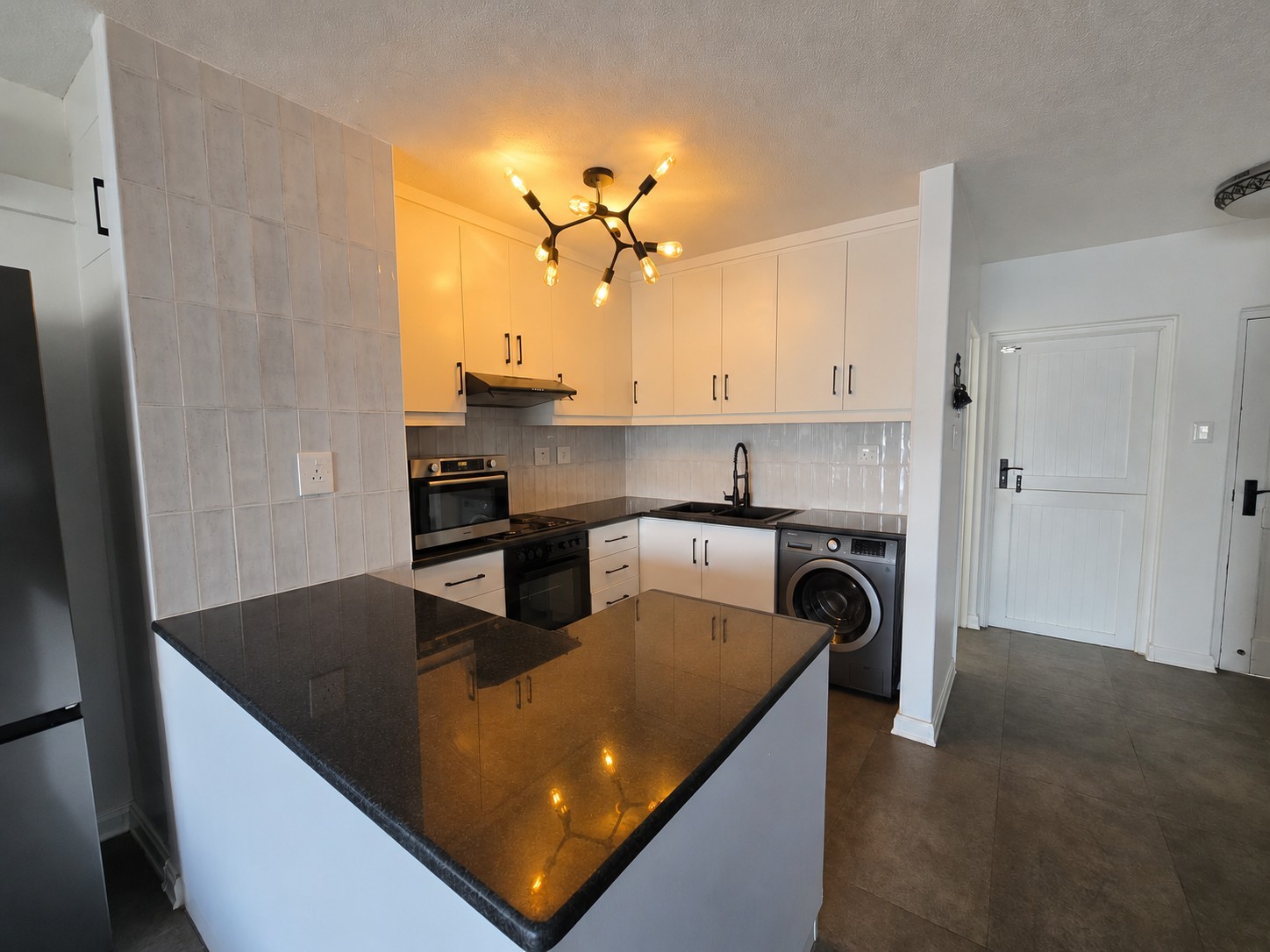 Live the waterfront dream - Tuzi Gazi Waterfront, Meerensee