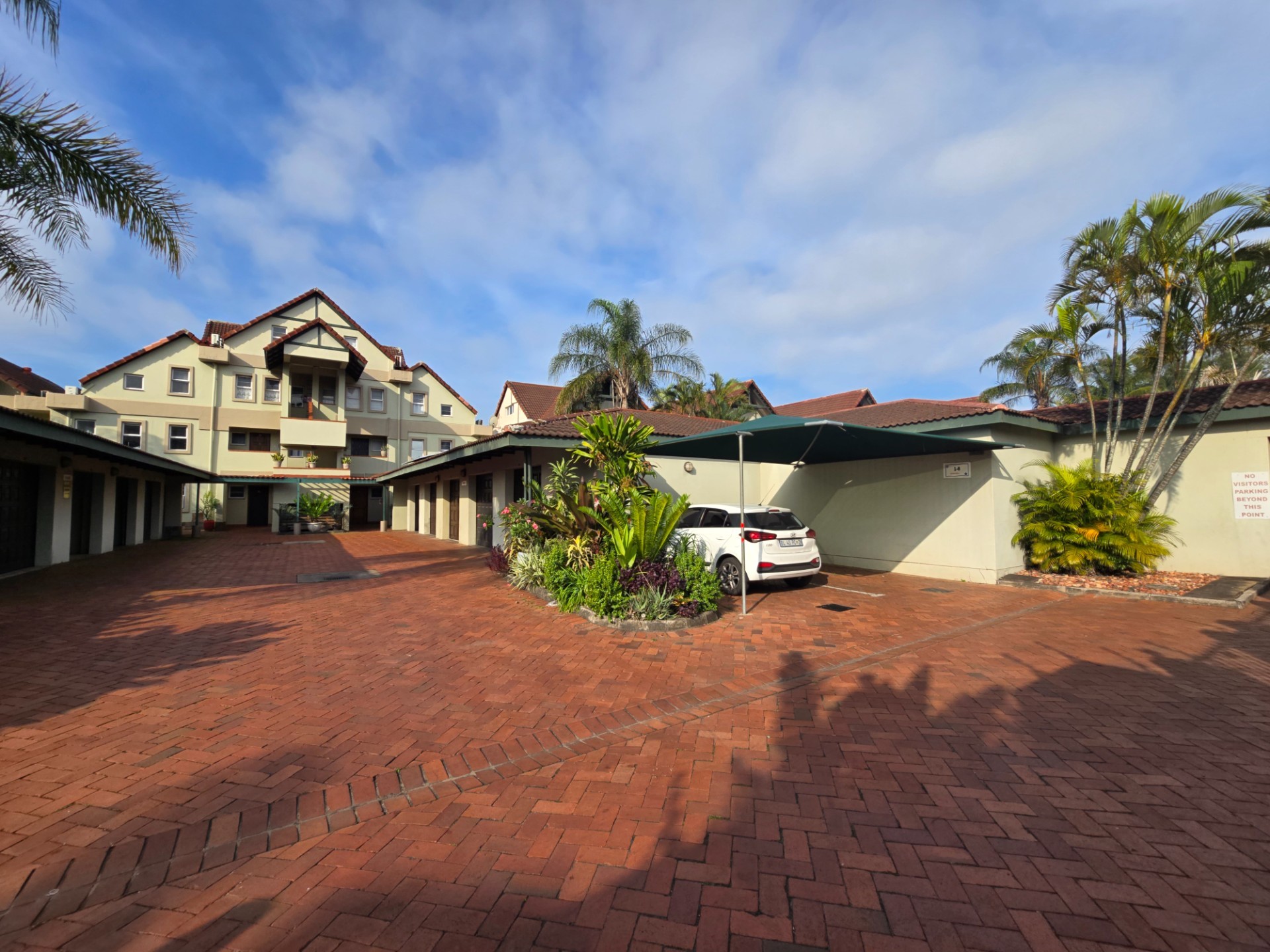 Live the waterfront dream - Tuzi Gazi Waterfront, Meerensee