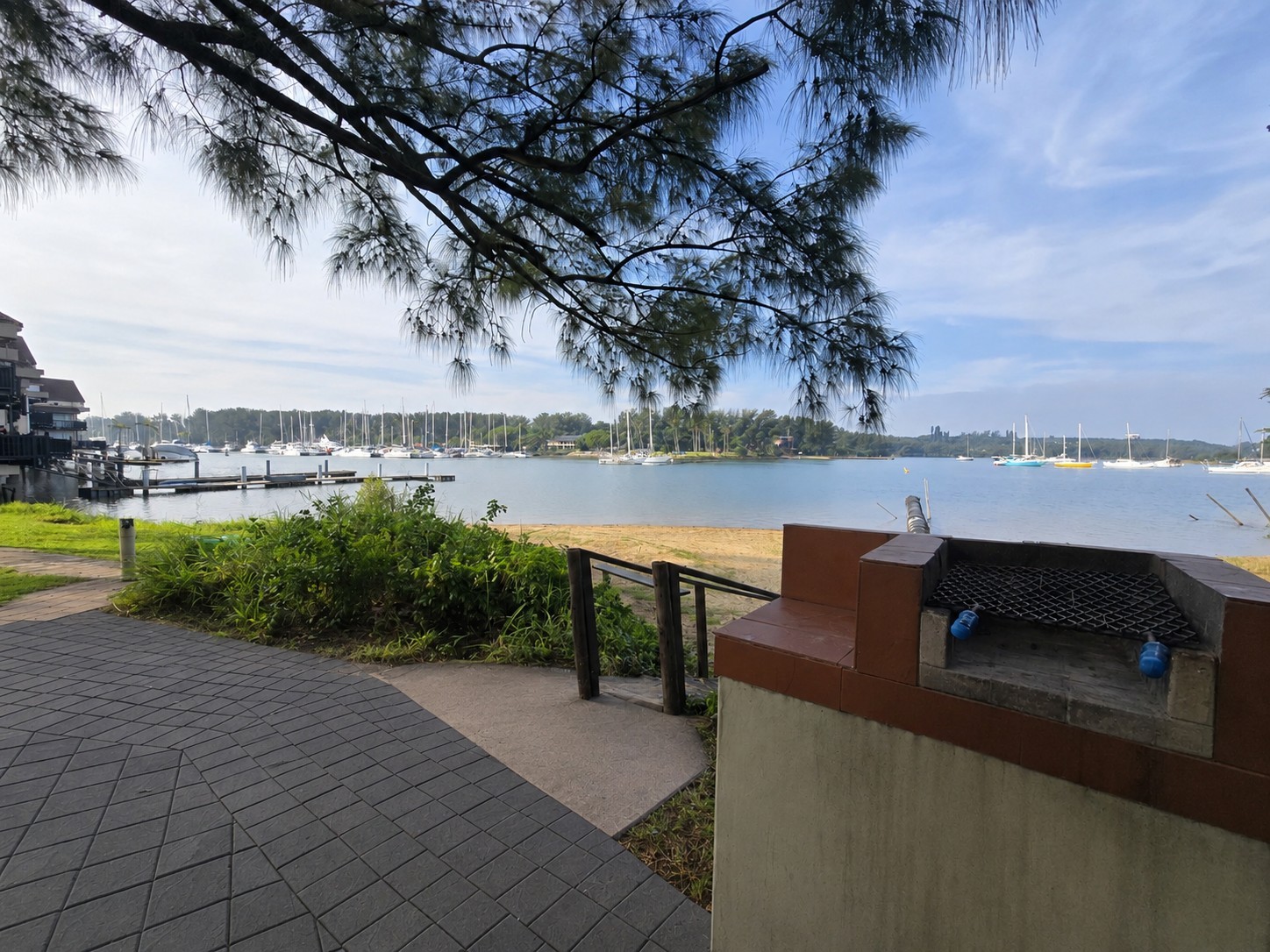 Live the waterfront dream - Tuzi Gazi Waterfront, Meerensee