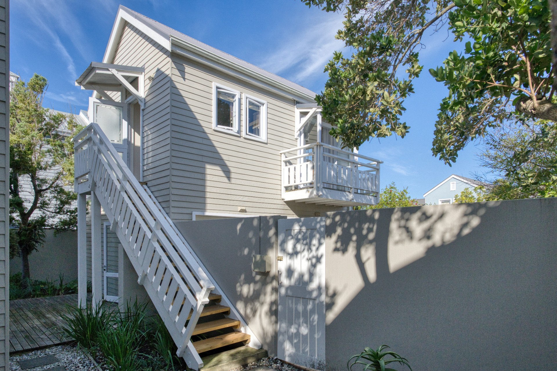 Thesen Islands Waterfront Gem with Private Boardwalk and Guest Flat