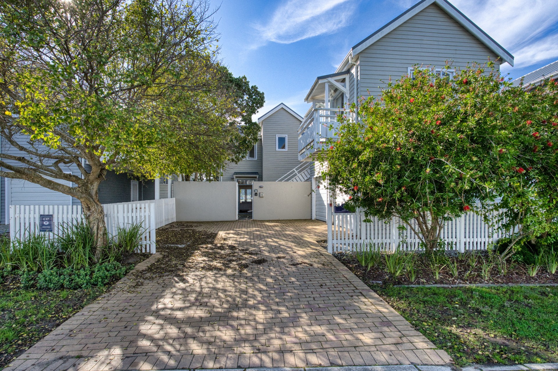Thesen Islands Waterfront Gem with Private Boardwalk and Guest Flat