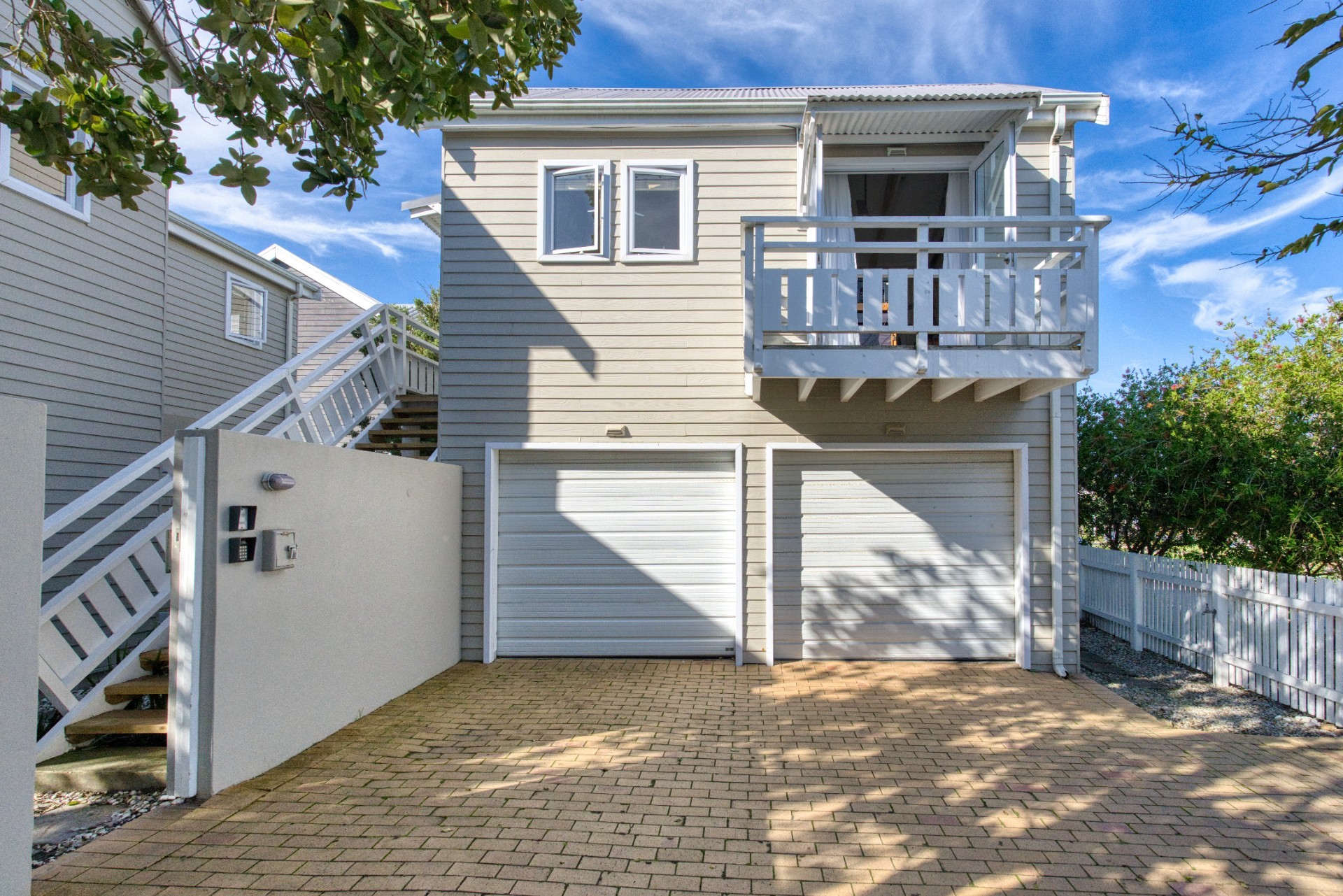 Thesen Islands Waterfront Gem with Private Boardwalk and Guest Flat