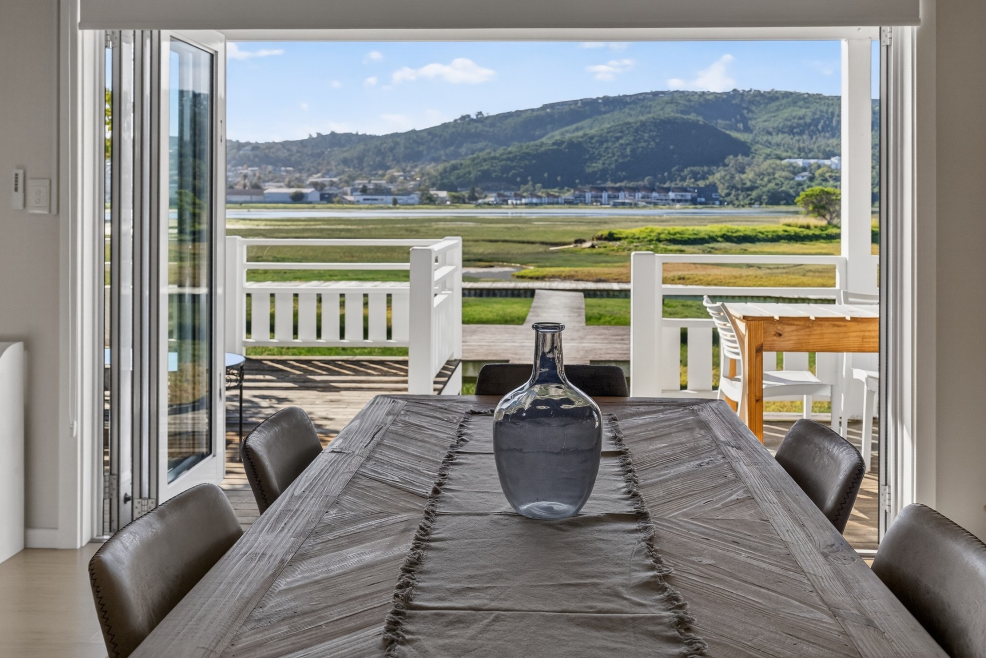 Thesen Islands Waterfront Gem with Private Boardwalk and Guest Flat