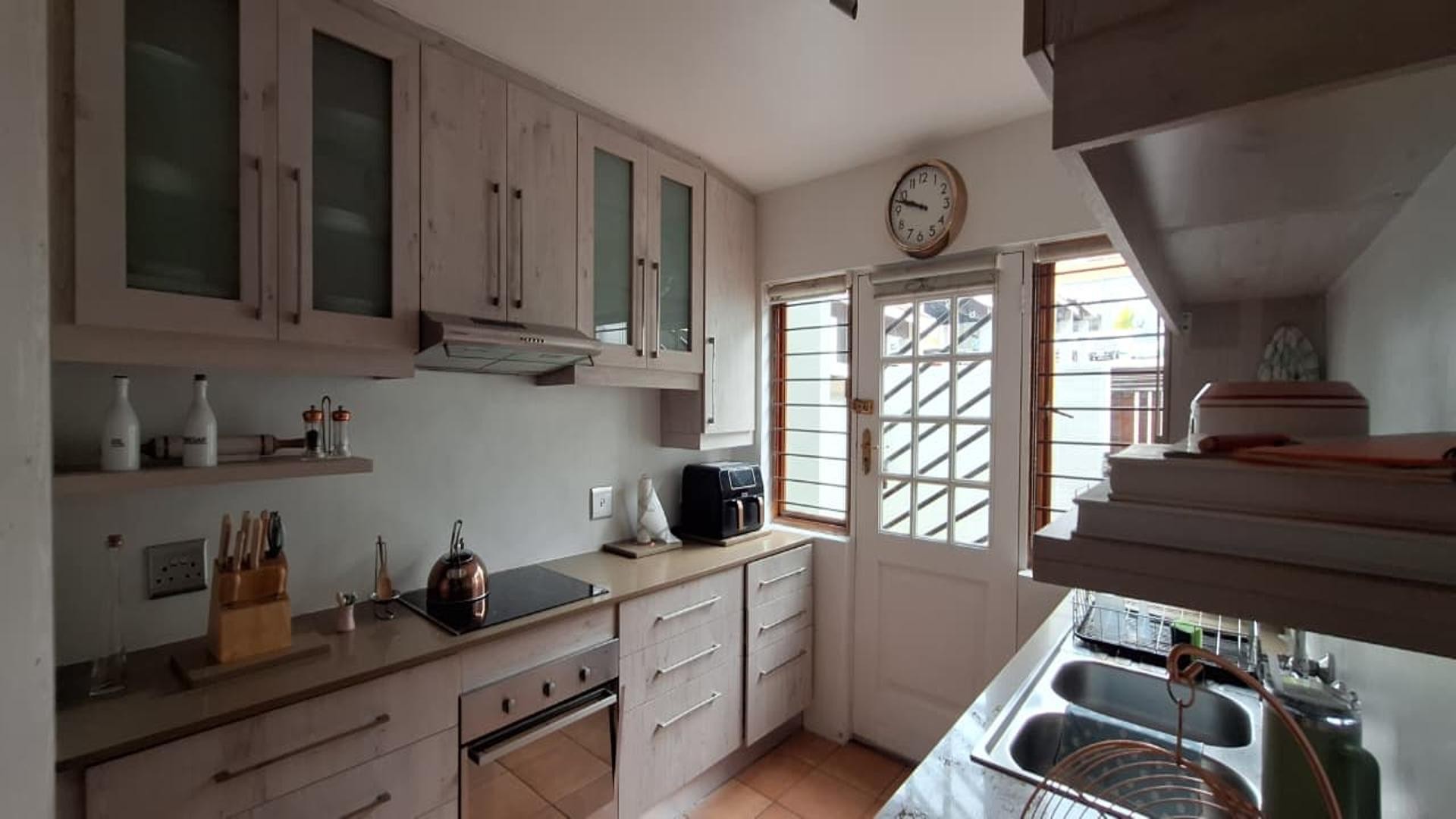 Charming duplex offers perfect blend of comfort and convenience in Bedford Gardens!