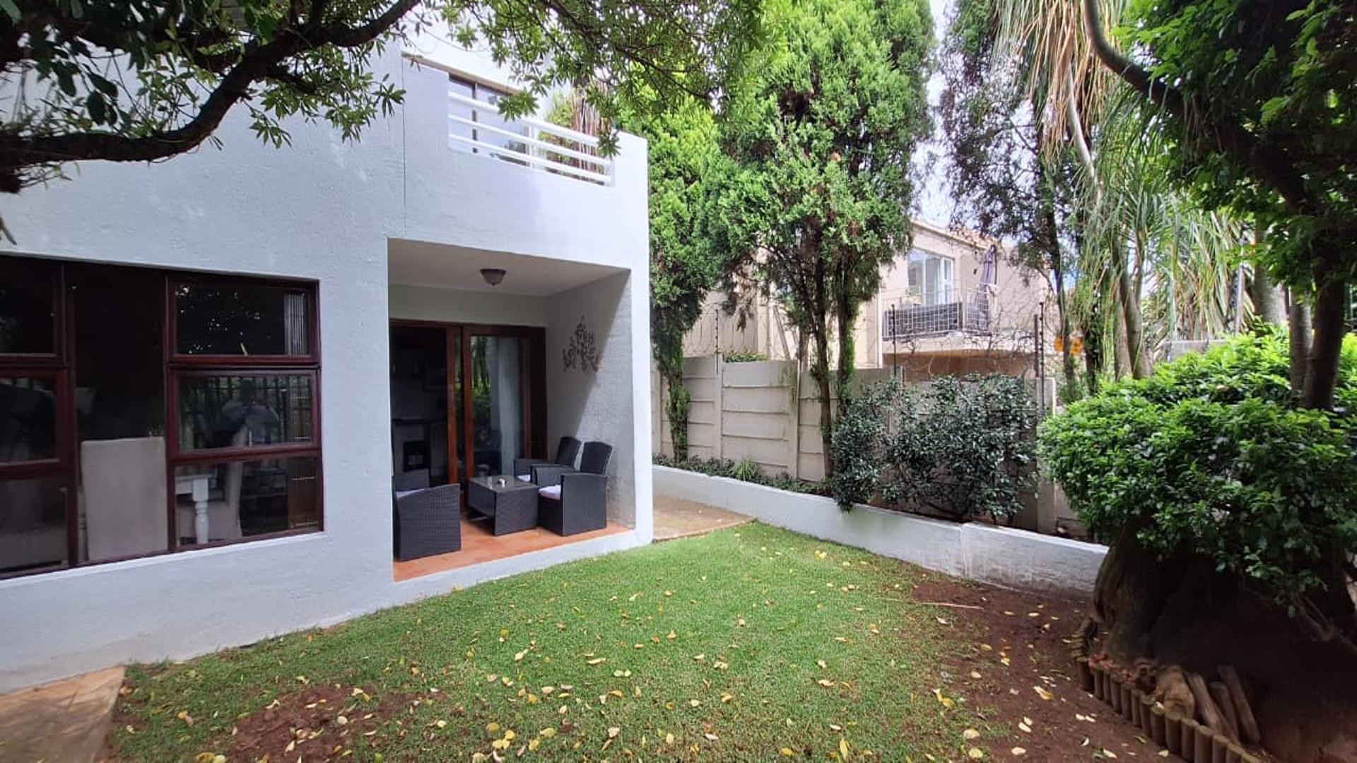 Charming duplex offers perfect blend of comfort and convenience in Bedford Gardens!