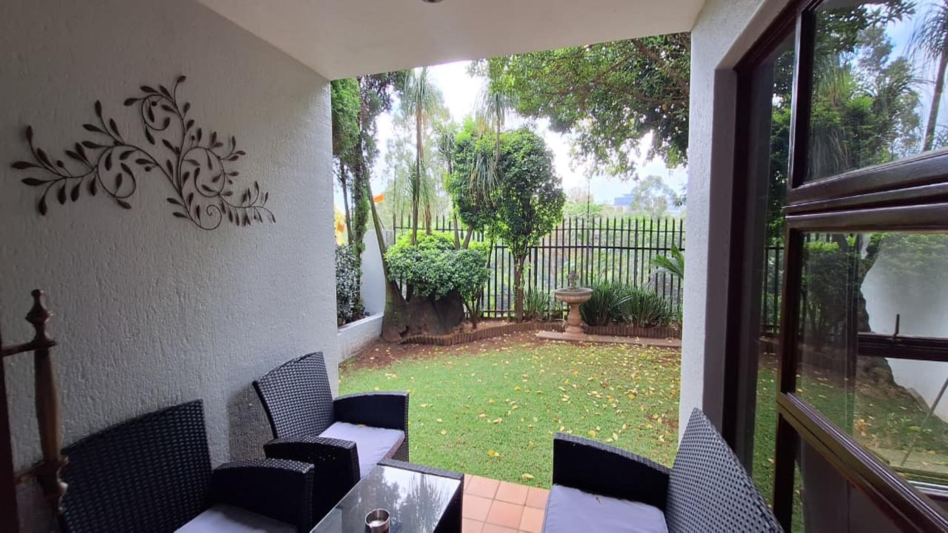 Charming duplex offers perfect blend of comfort and convenience in Bedford Gardens!