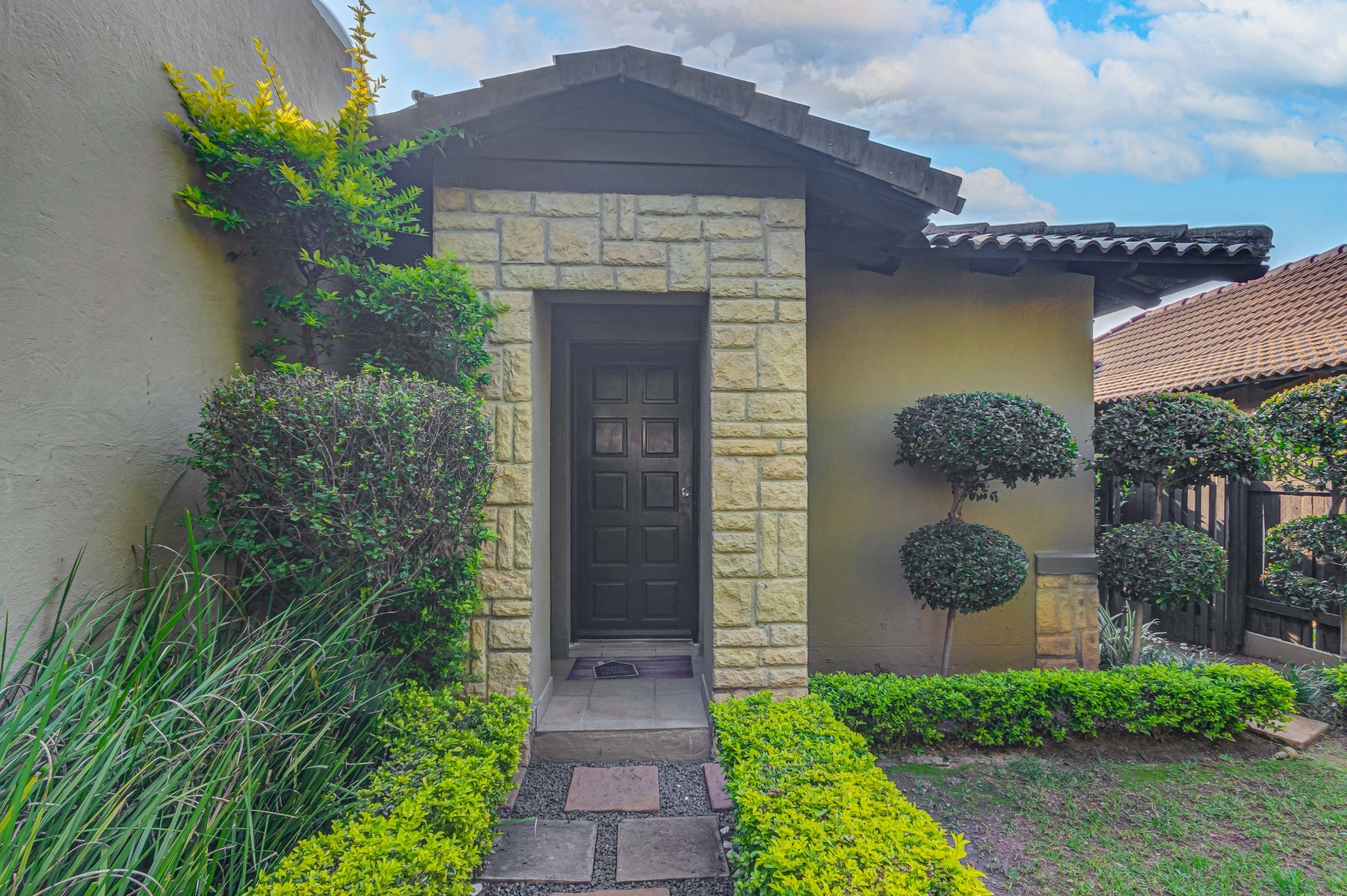 Beautifully Renovated 3 Bedroom Simplex with Wrap-Around Garden in Prime Broadacres Estate
