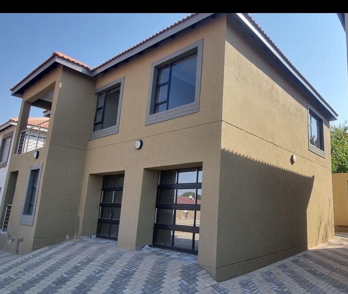 Townhouse For Sale in Sterpark, Polokwane