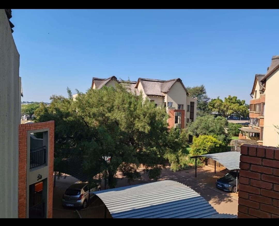 2 Bedroom, 2 Bathroom Apartment For Sale in Montana, Pretoria