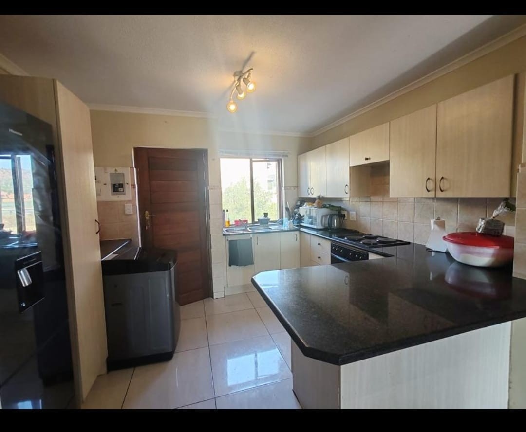 2 Bedroom, 2 Bathroom Apartment For Sale in Montana, Pretoria