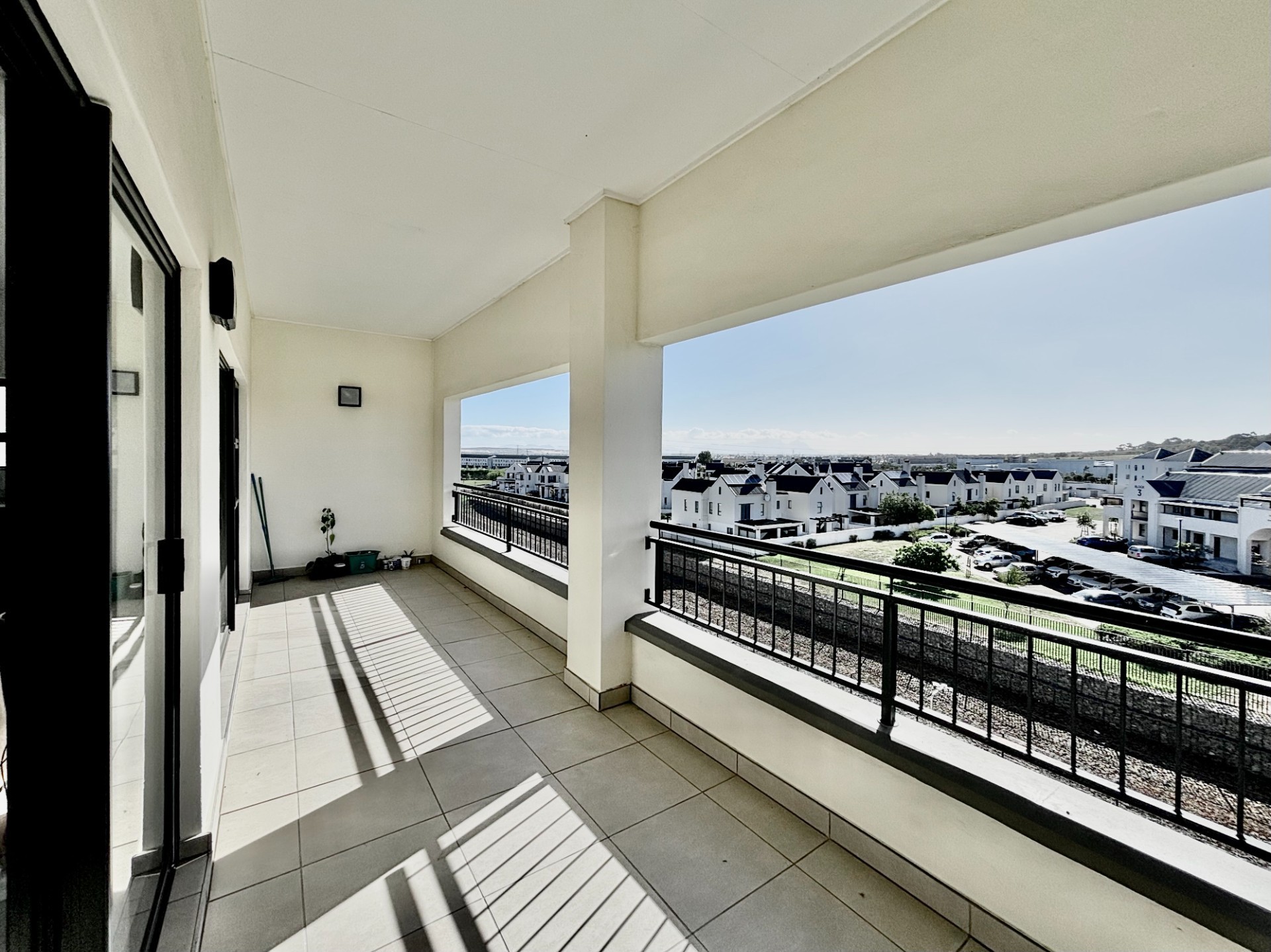 Elegant 2-Bedroom in The Huntsman Estate, Somerset West