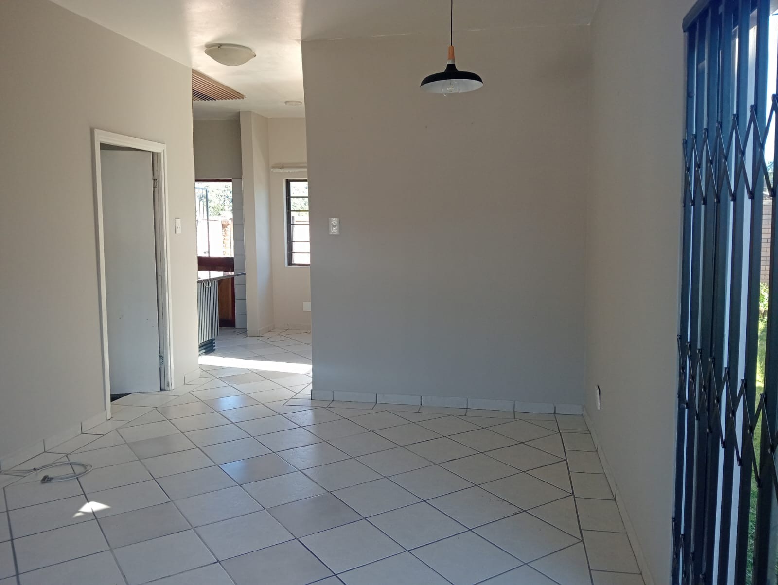 Apartment for rent in Abbotsford, East London, 210 m²