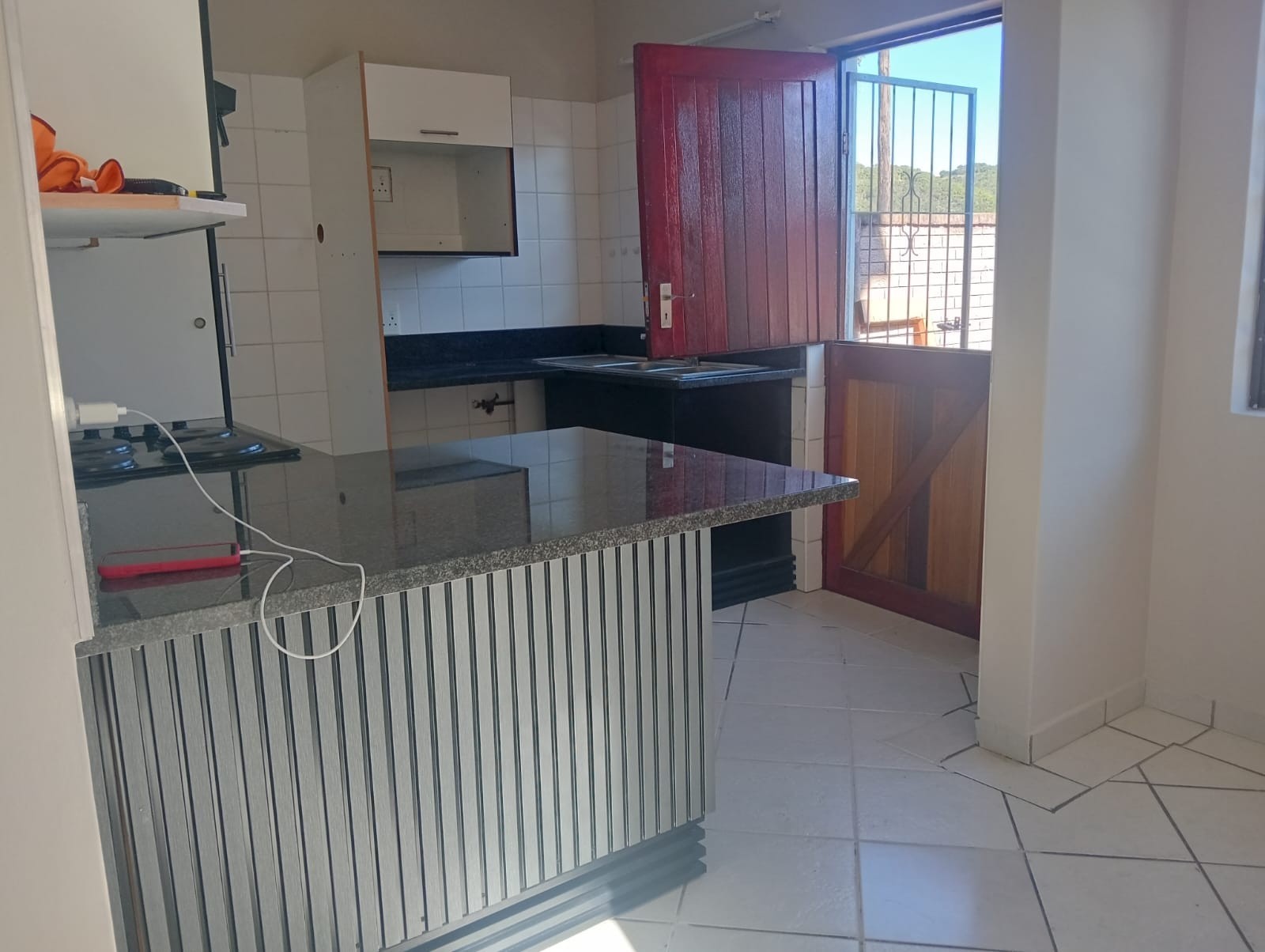 Apartment for rent in Abbotsford, East London, 210 m²