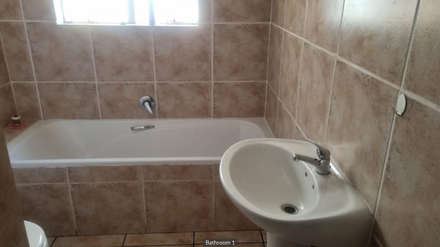 2 Bed, 2 Bath DBL Garage Townhouse For Sale in Kosmosdal, Centurion