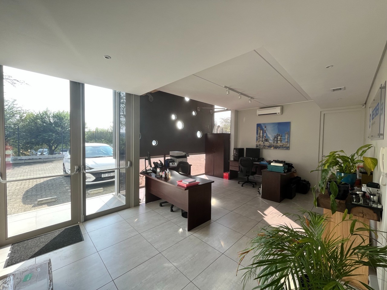 398m² Warehouse To LET in The Reserve Business Park 2