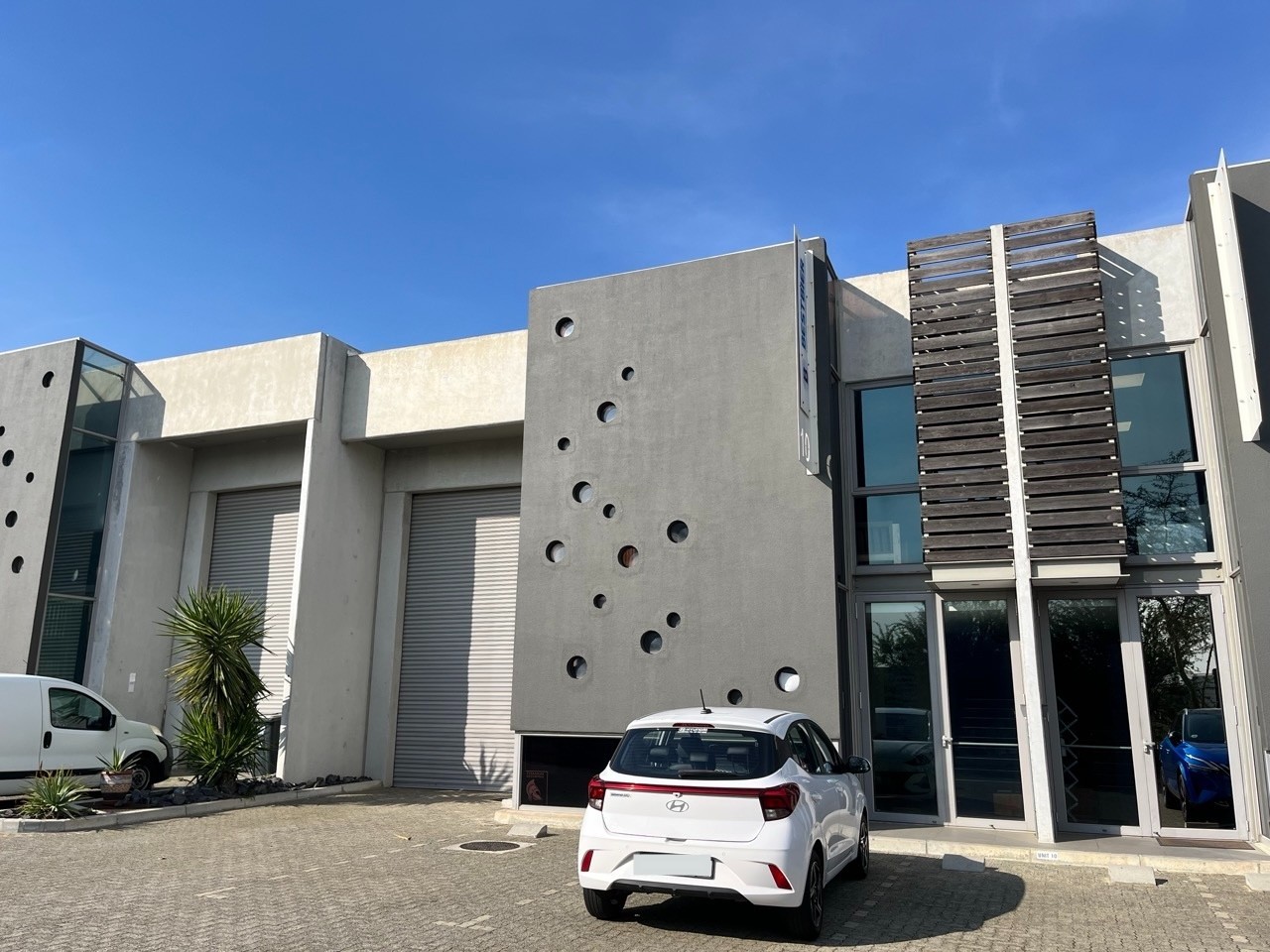 398m² Warehouse To LET in The Reserve Business Park 2