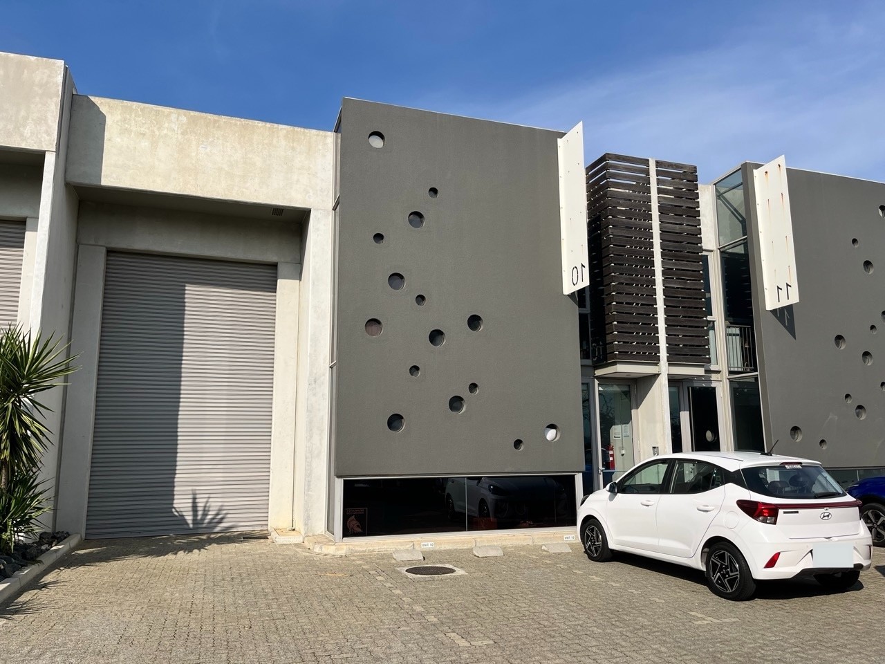 398m² Warehouse To LET in The Reserve Business Park 2