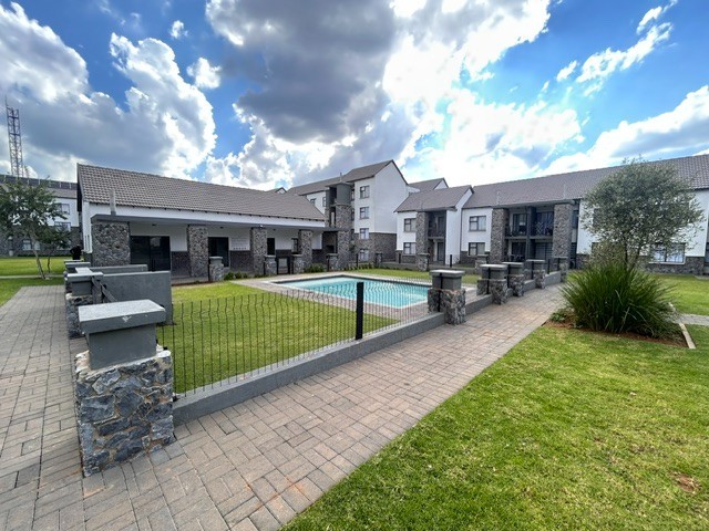 Townhouse For Sale in Kempton Park AH, Kempton Park
