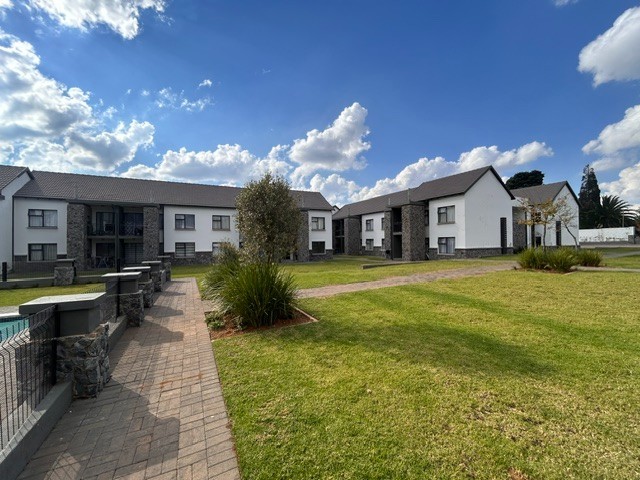 Townhouse For Sale in Kempton Park AH, Kempton Park