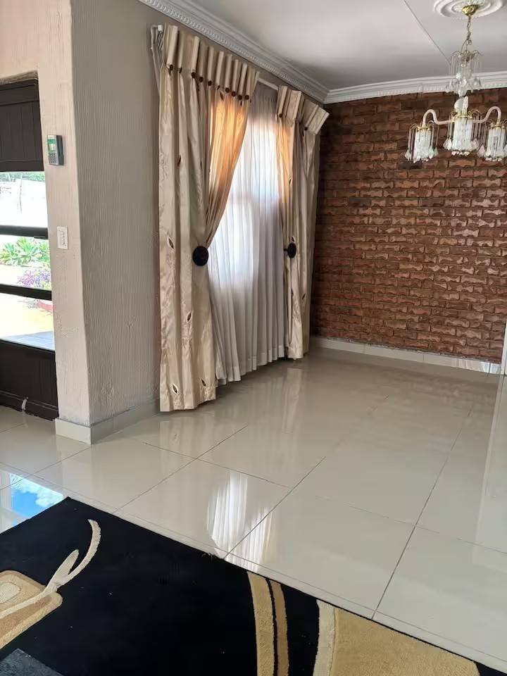 3 Bedroom House To Let in Flora Park
