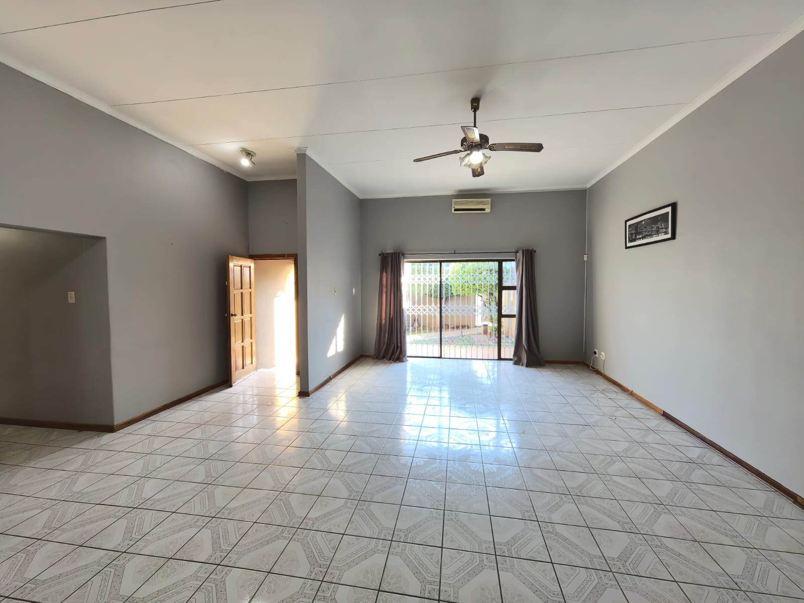 Your Perfect Full Title Townhouse with a Flat Awaits in Rhodesdene, Kimberley