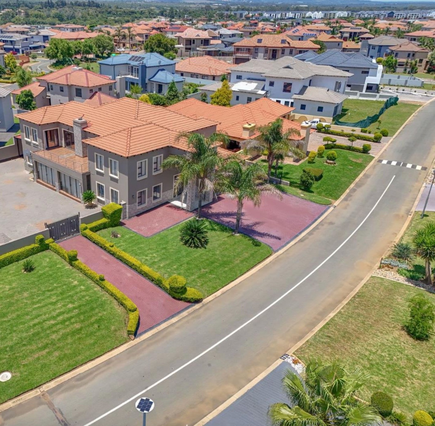 Modern Comfort, Effortless Entertainment, Comfort And LifeStyle ( 5 Beds)
