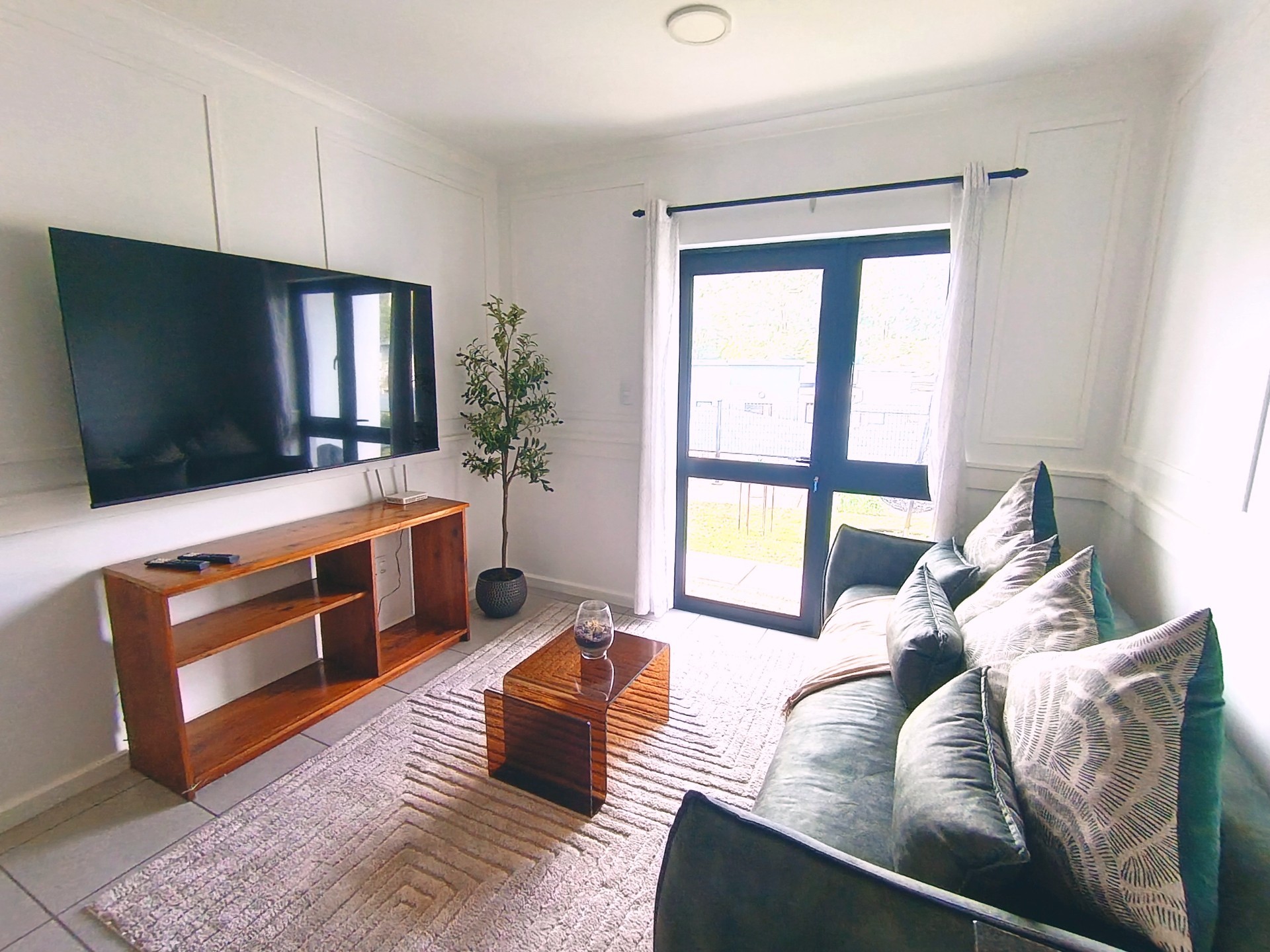 Fully Furnished 2-Bedroom Apartment To Rent at The Woods, Waterfall