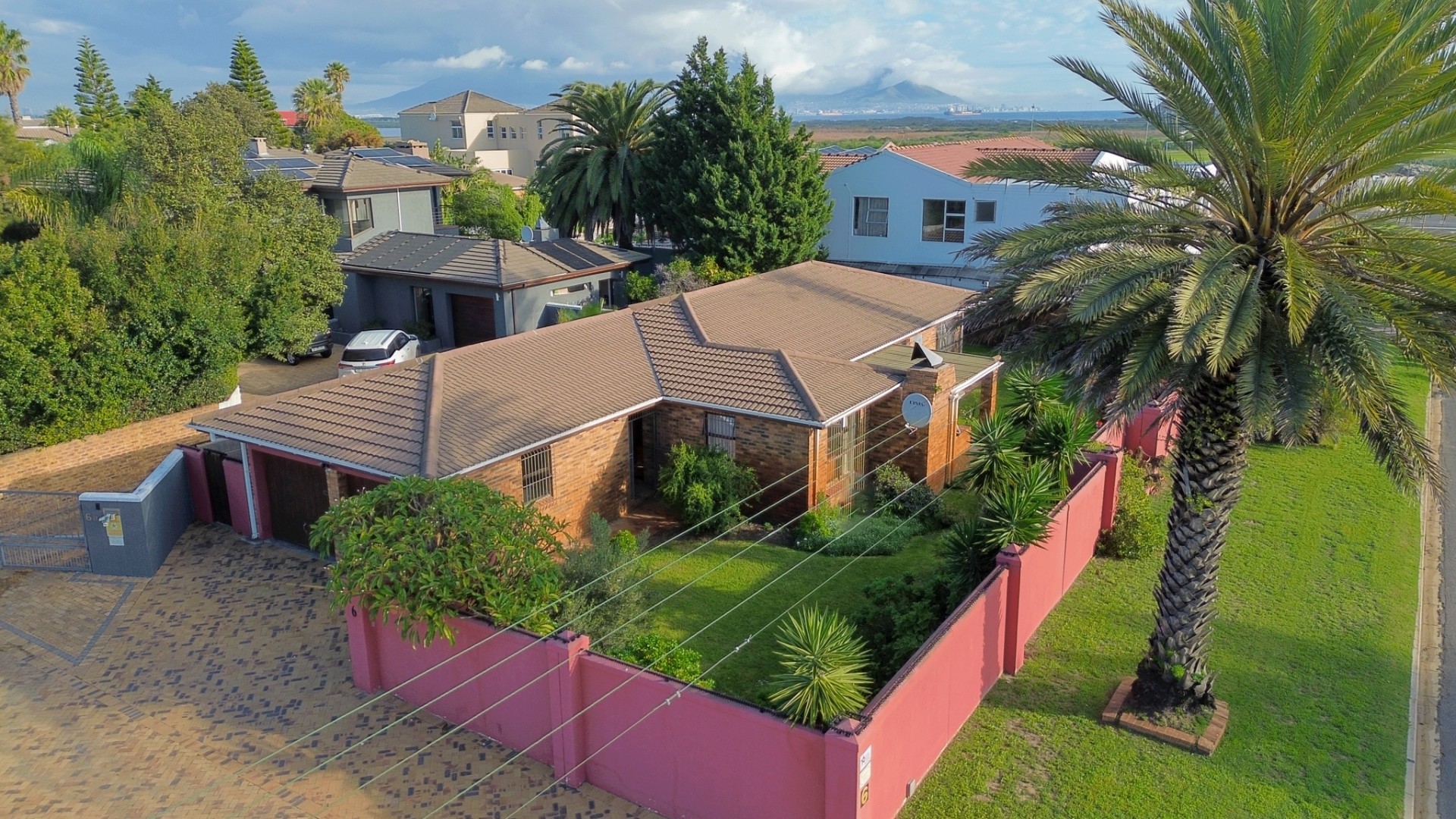 Spacious Family Haven in Flamingo Vlei