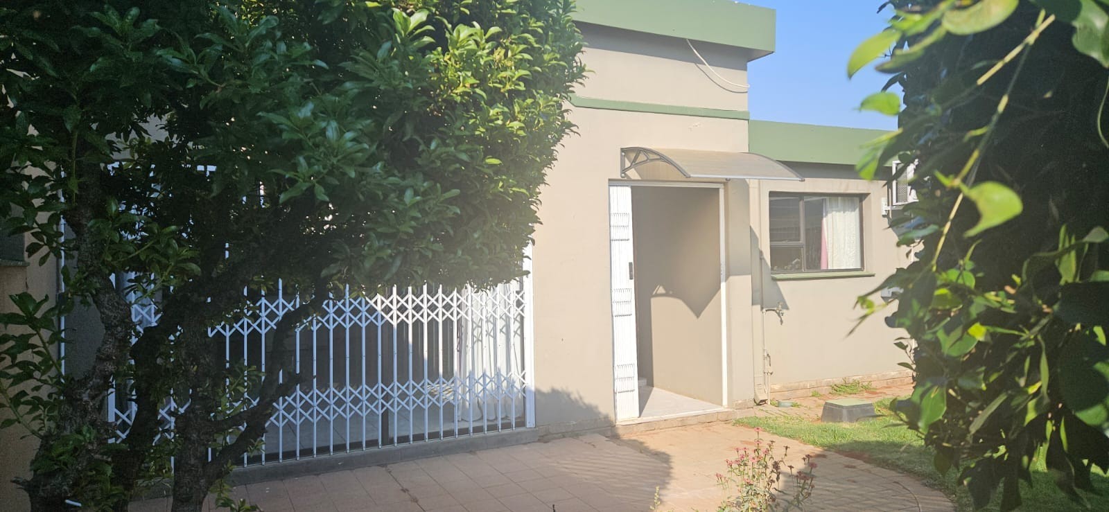 House in complex with flatlet.