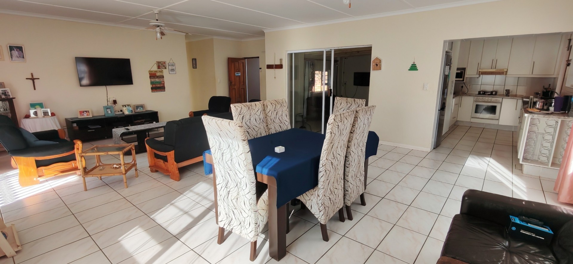 Spacious 4 bedroom House For Sale in Uvongo, Margate, KwaZulu Natal