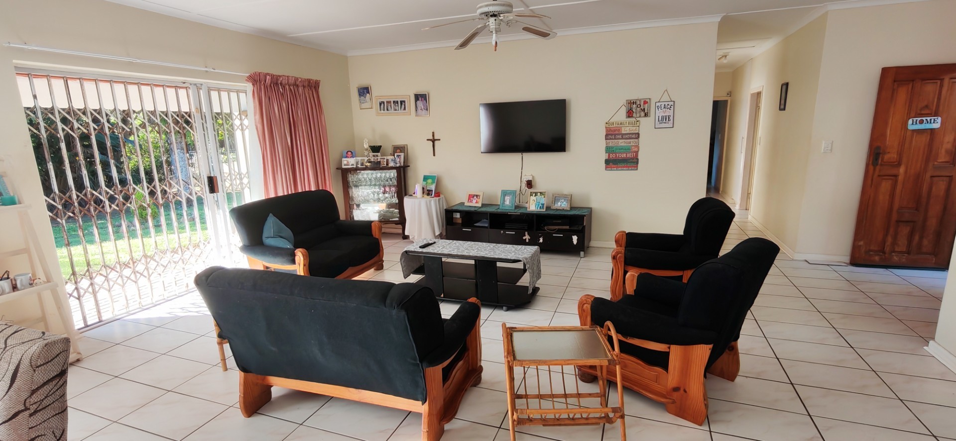 Spacious 4 bedroom House For Sale in Uvongo, Margate, KwaZulu Natal