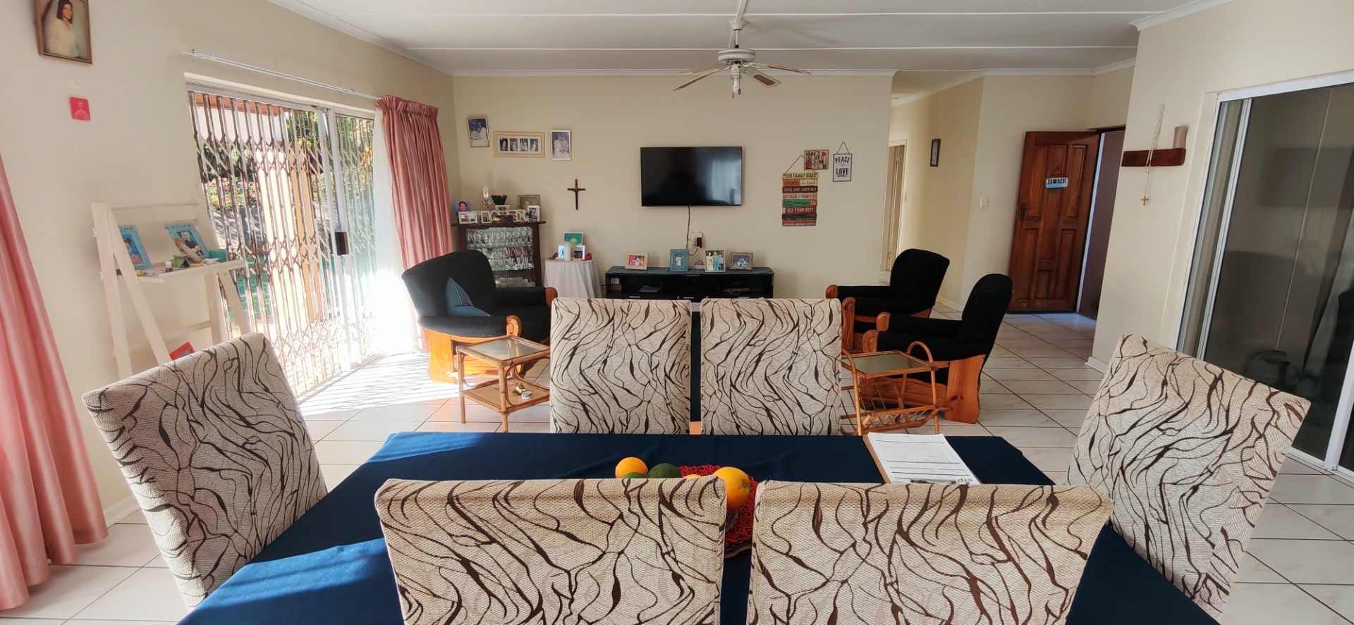 Spacious 4 bedroom House For Sale in Uvongo, Margate, KwaZulu Natal