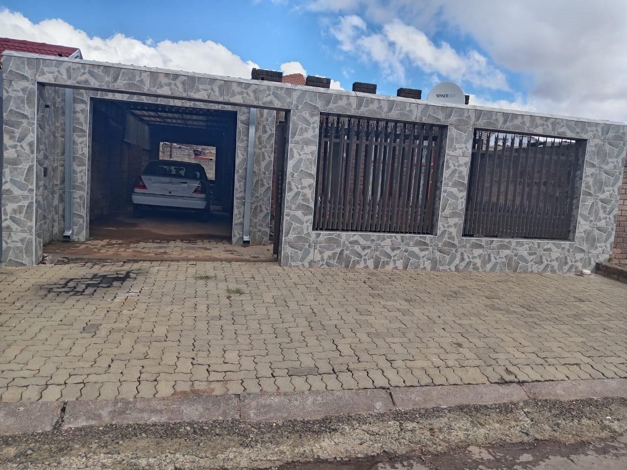 House For Sale in Meadowlands, Soweto