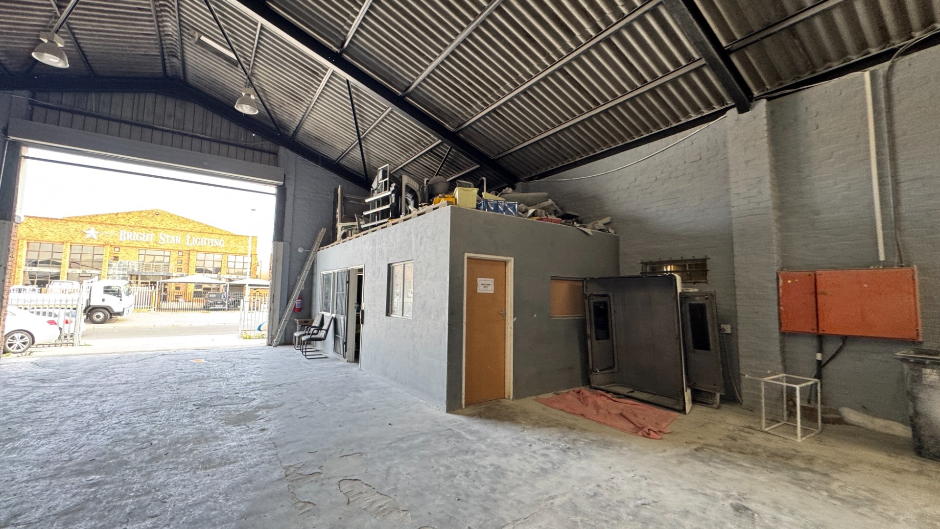 586m² Warehouse with Yard To Let in Montague Gardens, Cape Town