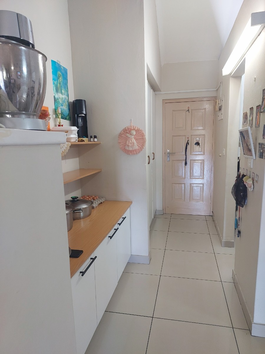 Modern Walk In Complex