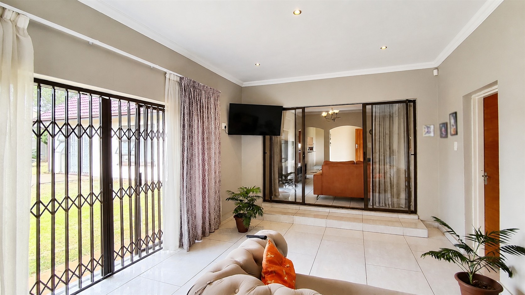 Spacious Family Home with Multiple Living Areas, Brackendowns