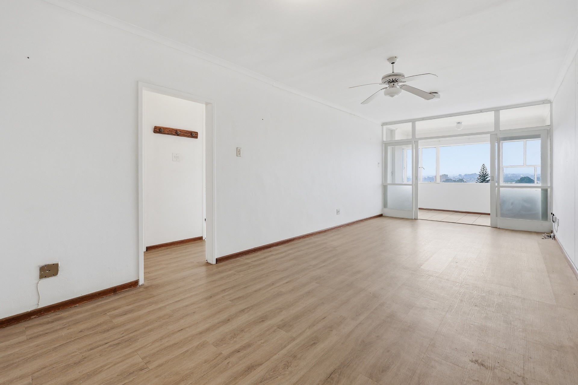 Wake Up to Spectacular Mountain Views in the Heart of Paarl