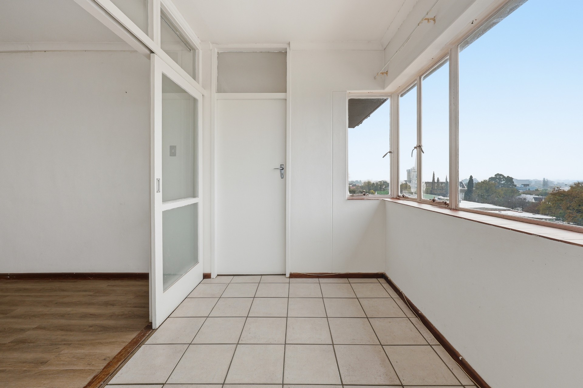 Wake Up to Spectacular Mountain Views in the Heart of Paarl