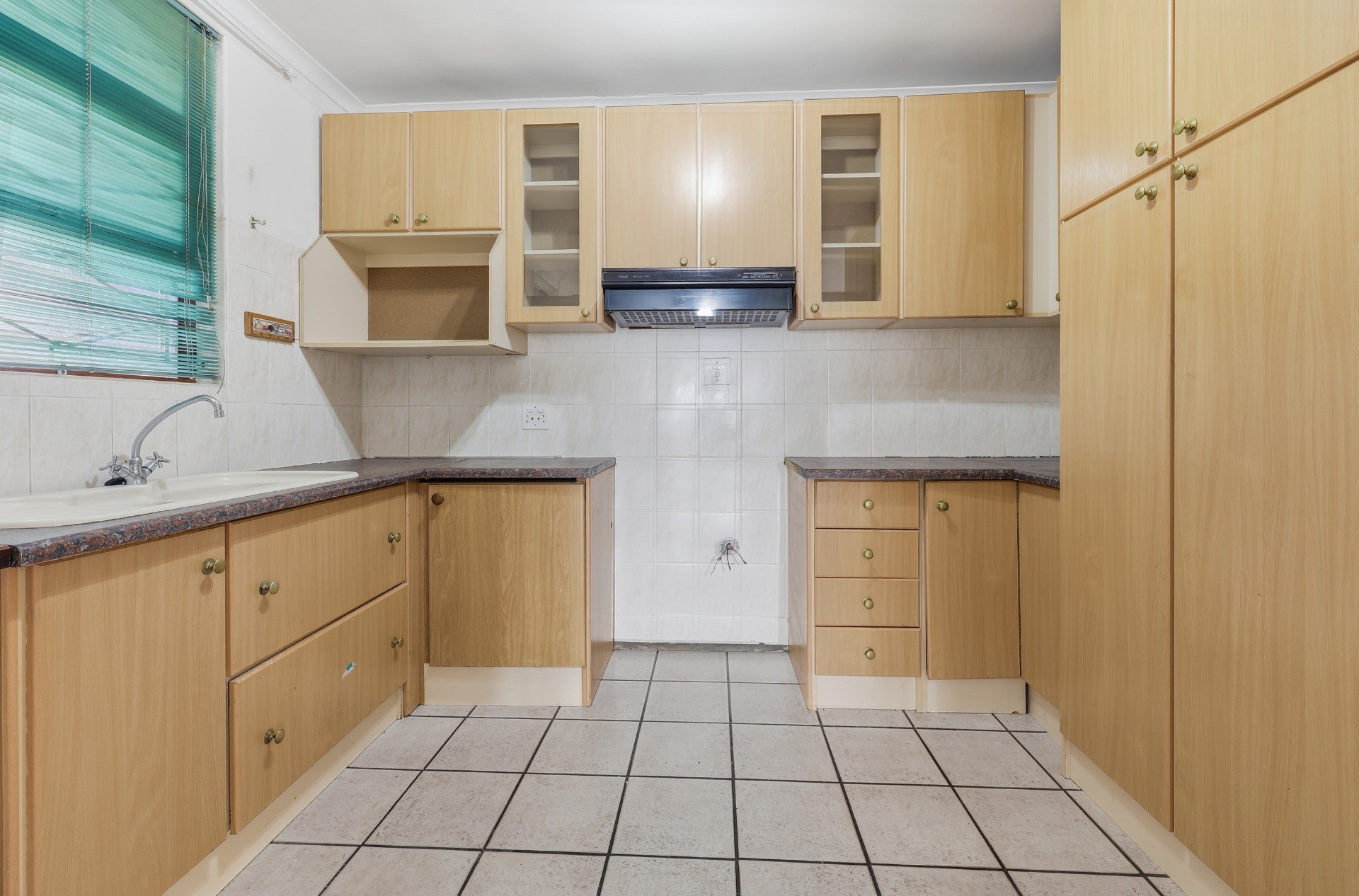 Wake Up to Spectacular Mountain Views in the Heart of Paarl