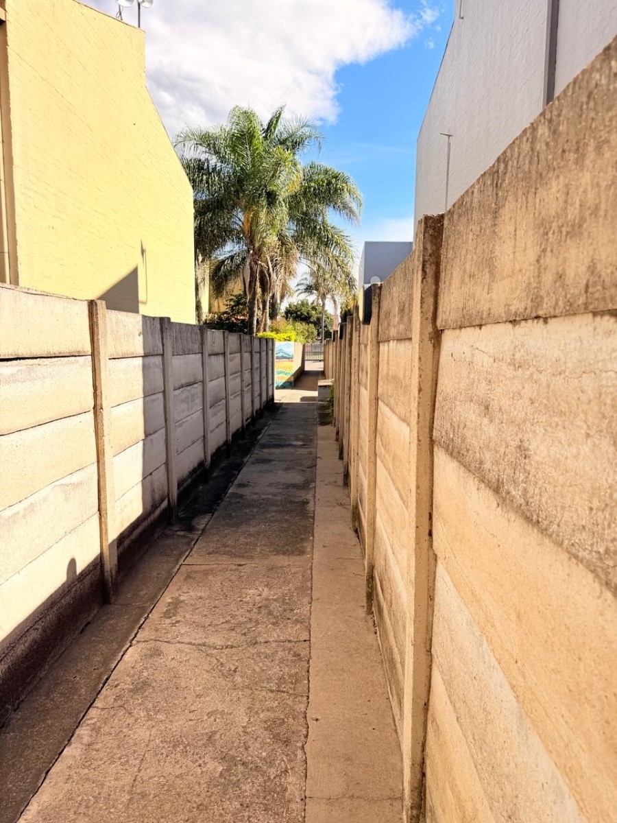 Apartment For Sale in Huttenheights, Newcastle, KwaZulu Natal