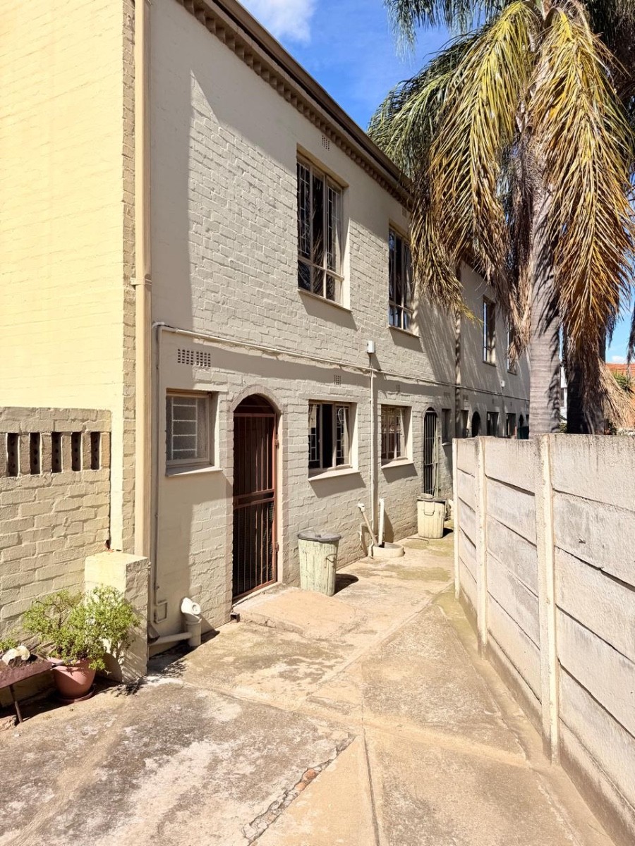 Apartment For Sale in Huttenheights, Newcastle, KwaZulu Natal