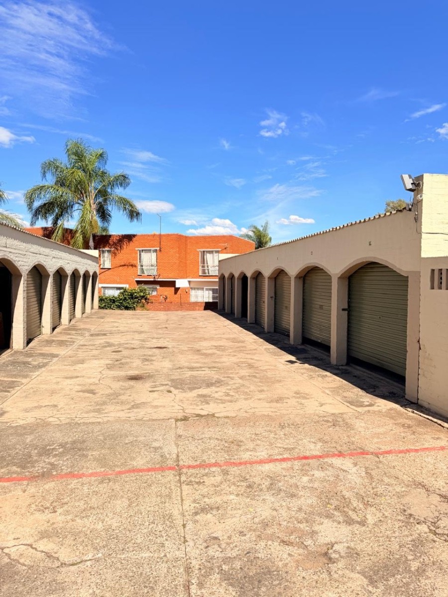 Apartment For Sale in Huttenheights, Newcastle, KwaZulu Natal