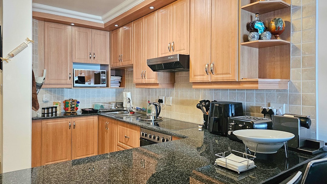 OCEAN VIEWS, LUXURY 3 Bedroom Apartment