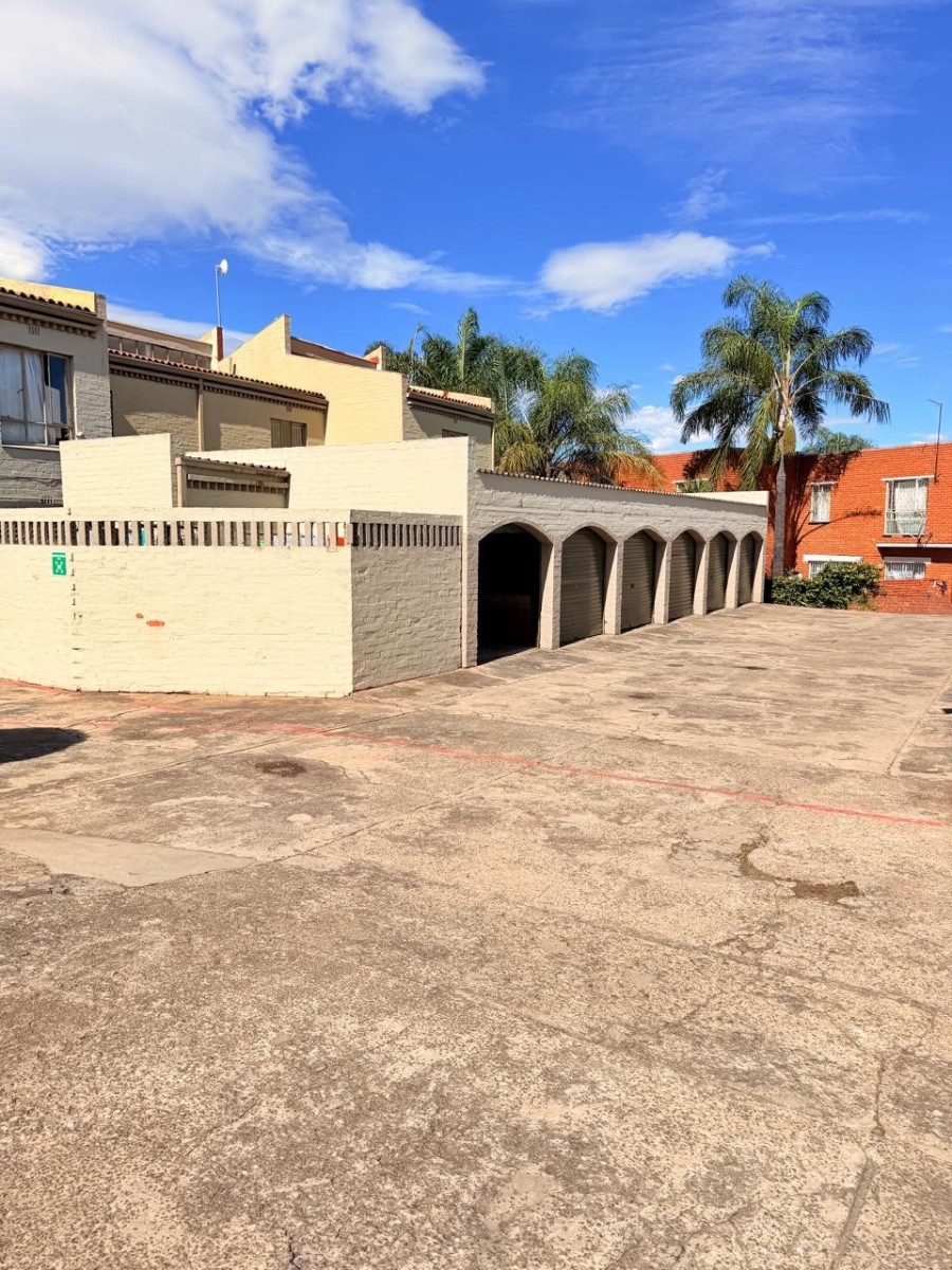 Apartment For Sale in Huttenheights, Newcastle, KwaZulu Natal