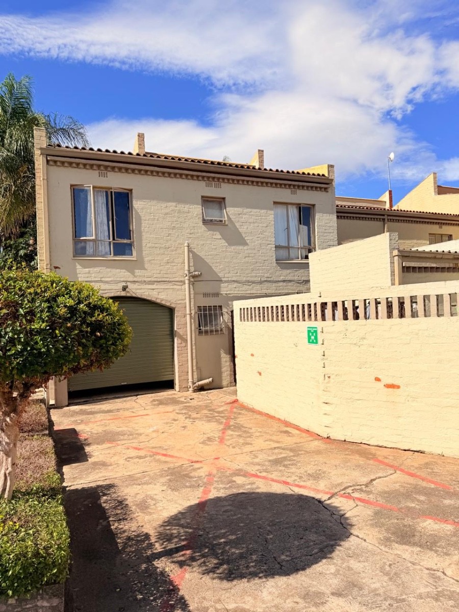 Apartment For Sale in Huttenheights, Newcastle, KwaZulu Natal