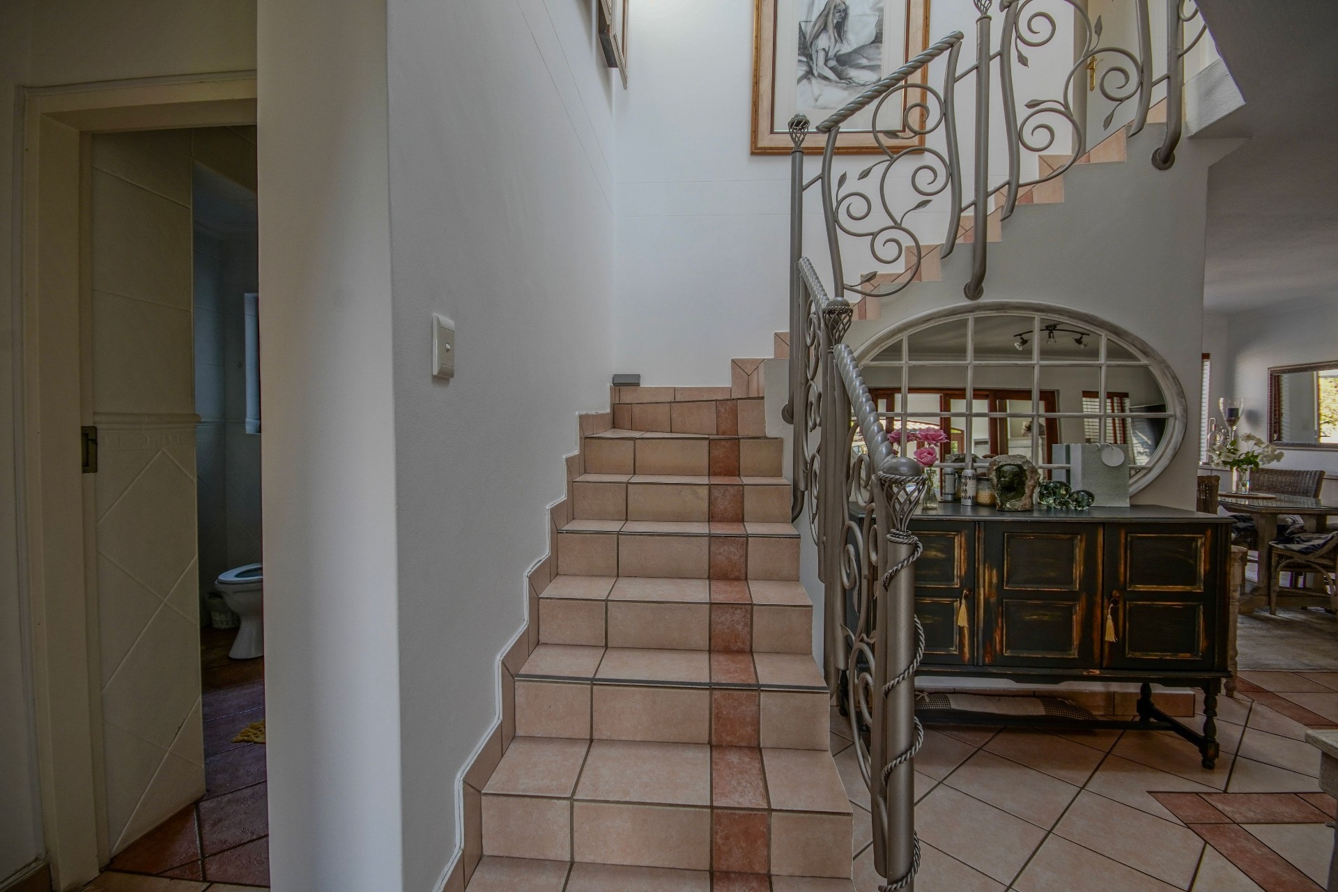 Spacious and Attractive Townhouse in Exclusive Estate!