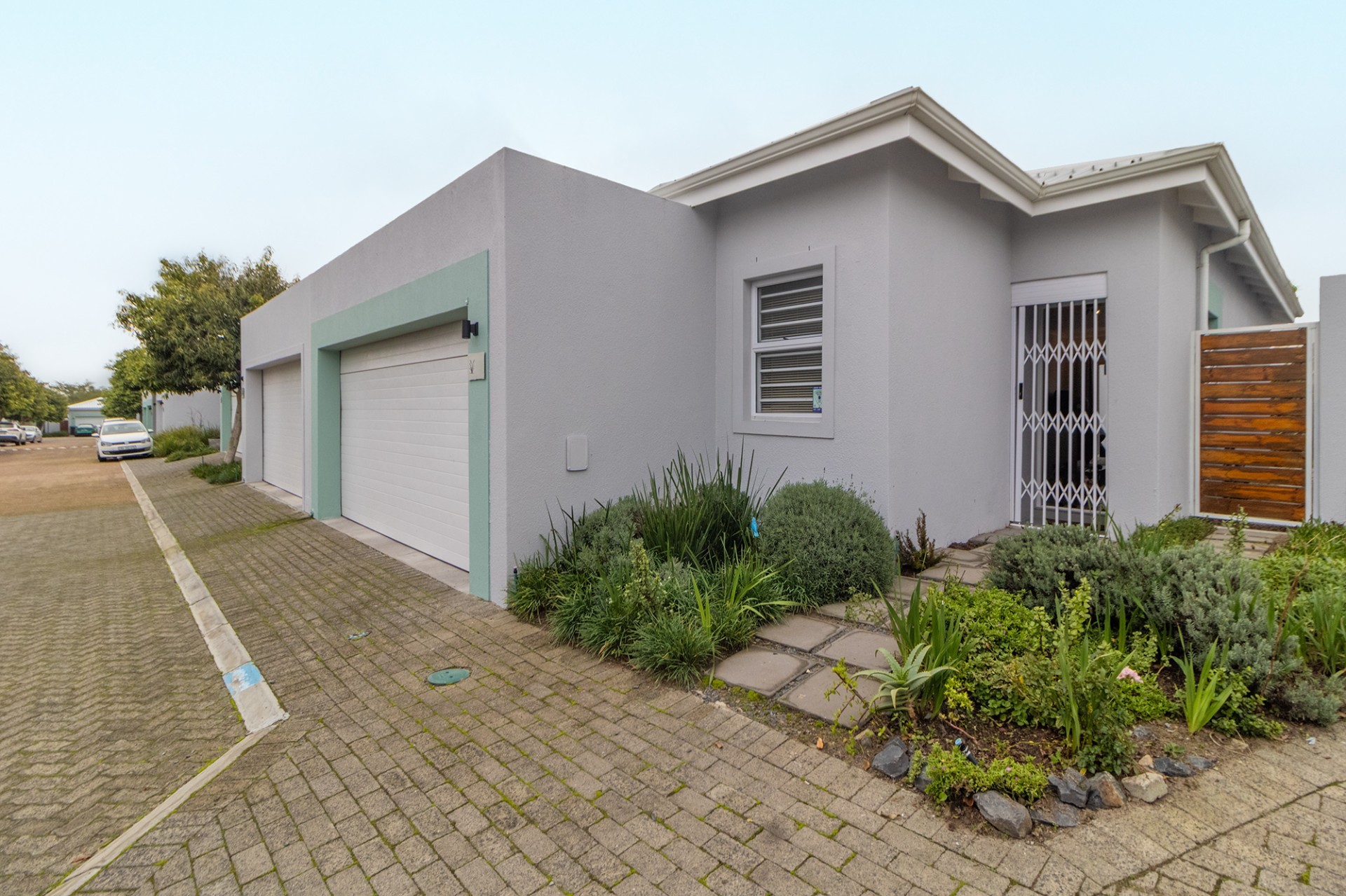 The Perfect 3 Bedroom Home, So Move-in Ready, Even Your Dog Will Approve.