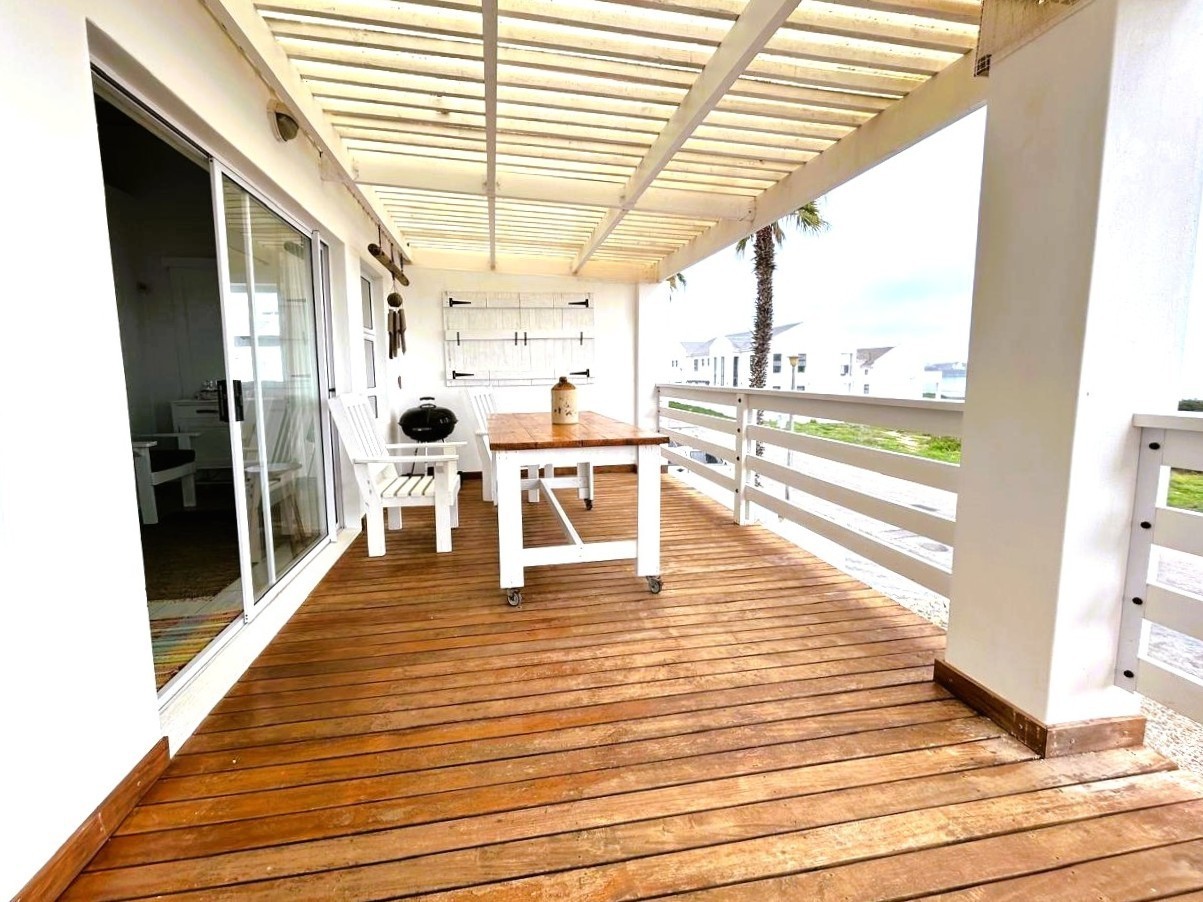 35 Metres to the Beach: Versatile 3-Bedroom Home on Golden Mile.