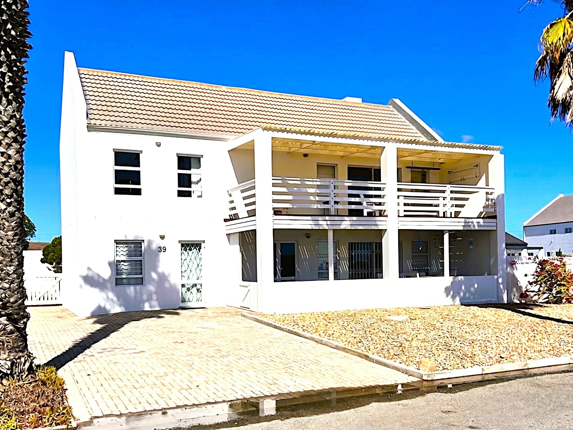 35 Metres to the Beach: Versatile 3-Bedroom Home on Golden Mile.