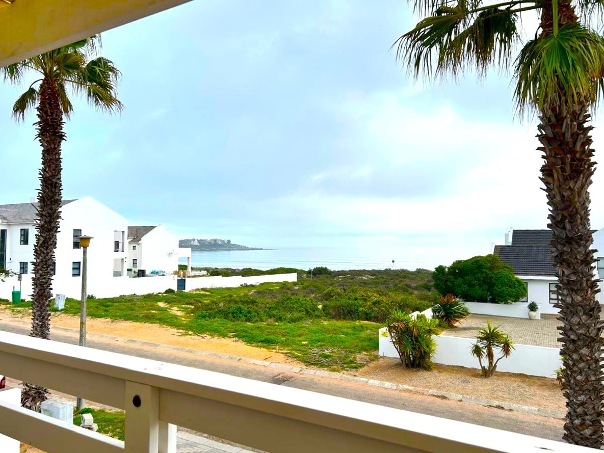35 Metres to the Beach: Versatile 3-Bedroom Home on Golden Mile.